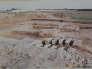 Figg.1 e 2: le fornaci rinvenute a Giancola, nel corso della campagna di scavi Fig. 1 and 2: fournaces found in the site of Giancola during the excavation campaigns