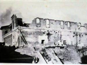 fig.1: Immagine del vecchio Convento in crollo, Fototeca Briamo  per gentil conc. della Biblioteca Arc. A. De Leo – Brindisi-Fig. 1: picture of the old crumbling Convent, extracted from the photo library Briamo, courtesy of the Archeologic library A. De Leo - Brindisi