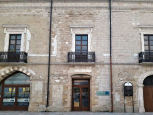 Fig. 1: Casa del Turista, già sede dei Cavalieri Templari, su Lungomare Regina Margherita, a Brindisi